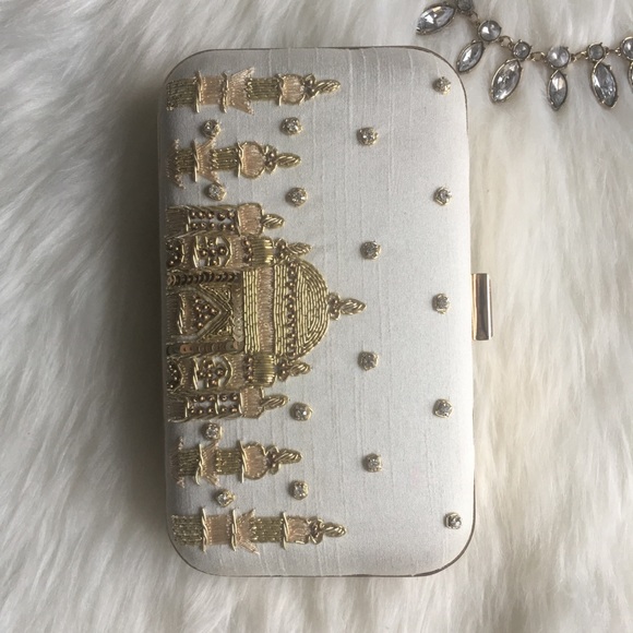 White clutch with gold embroidery bridal - Picture 2 of 3